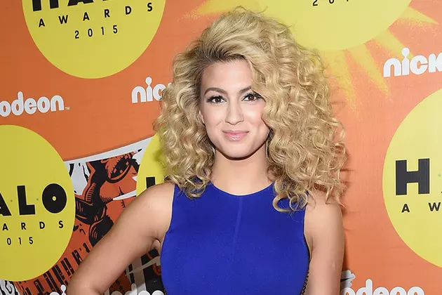 Tori Kelly Wins Best New Artist in the 2015 The Boombox Fan Choice Awards