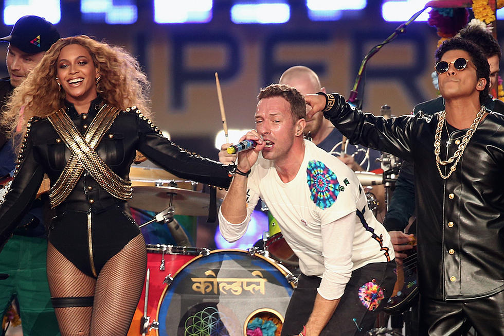 Beyonce Performs ‘Formation’ at Super Bowl 50 Halftime Show With Coldplay & Bruno Mars [VIDEO]