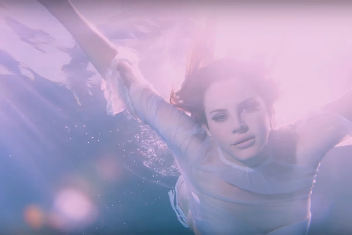Lana Del Rey Gives Hippie Vibes In Freak Video