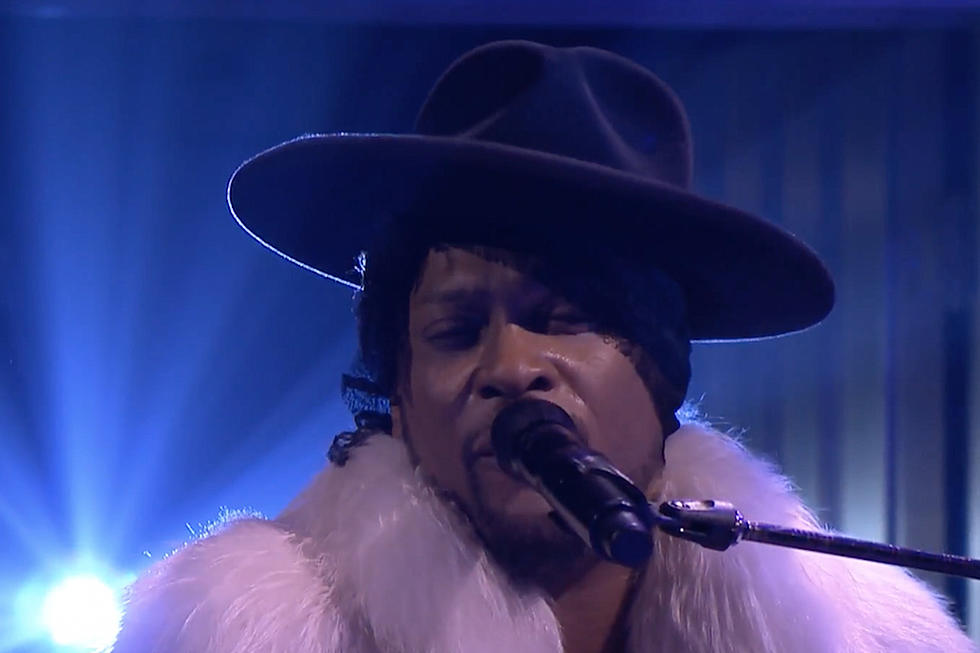 D&#8217;Angelo Pays Tribute to Prince With &#8216;Sometimes It Snows In April&#8217; on &#8216;Tonight Show&#8217;