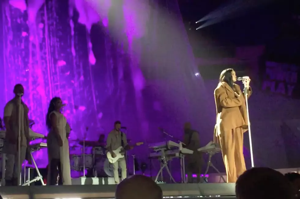 Rihanna Pays Tribute to Prince on Her ‘Anti’ Tour Stop in Calgary [VIDEO]