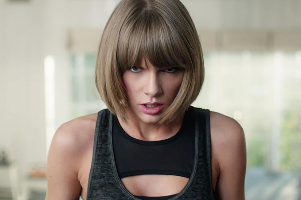 Taylor Swift Raps to Drake and Future&#8217;s &#8216;Jumpman&#8217; in Hilarious Apple Ad