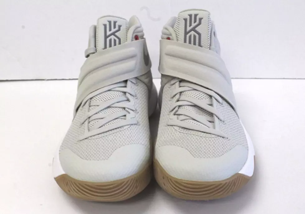 Sneakerhead: Nike Kyrie 2 Gum Bottom