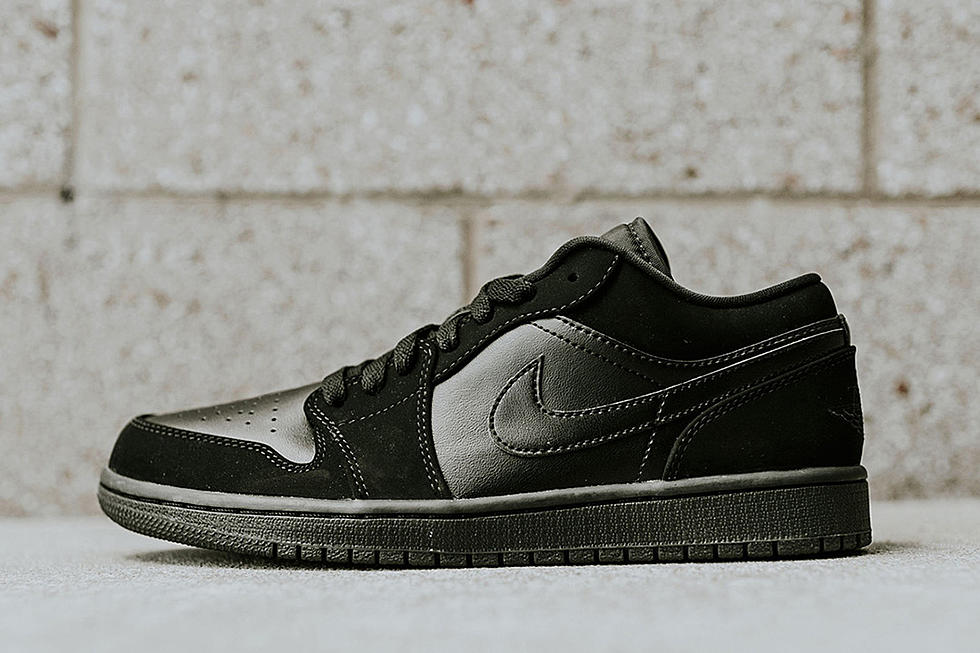 Air Jordan 1 Low Blackout