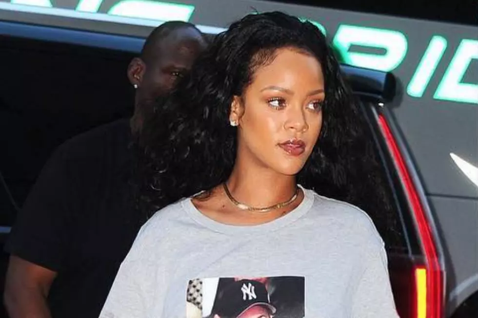 Rihanna Shows Her Support for Hillary Clinton With Awesome T-Shirt [PHOTO]