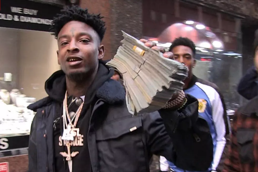 21 Savage Walks Around With $250,000 In Cash Just Because [VIDEO]