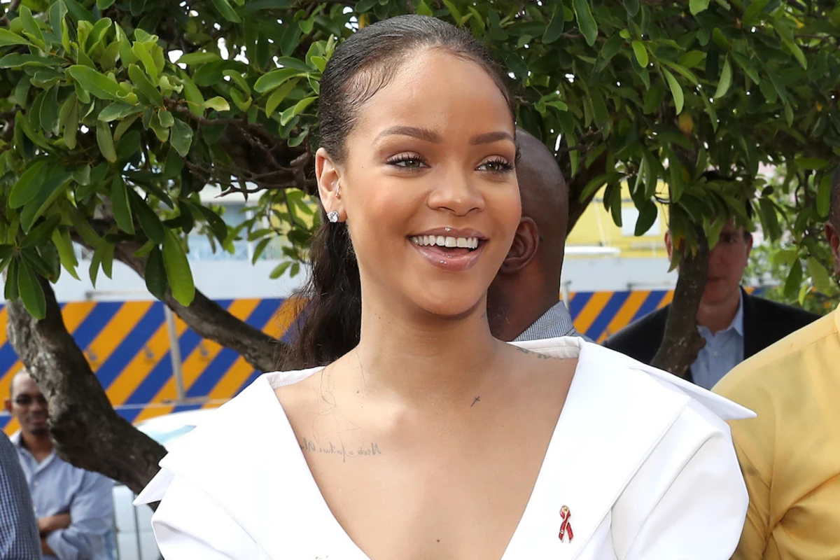1200px x 800px - Rihanna Gets Birthday Love From Pornhub; Previews New Makeup Line