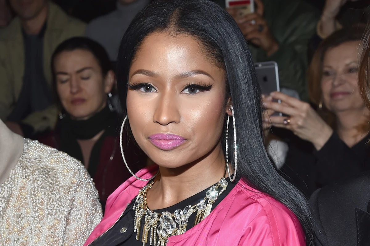 nicki minaj explains her paris fashion week one breast out look photo nicki minaj explains her paris fashion week one breast out look photo
