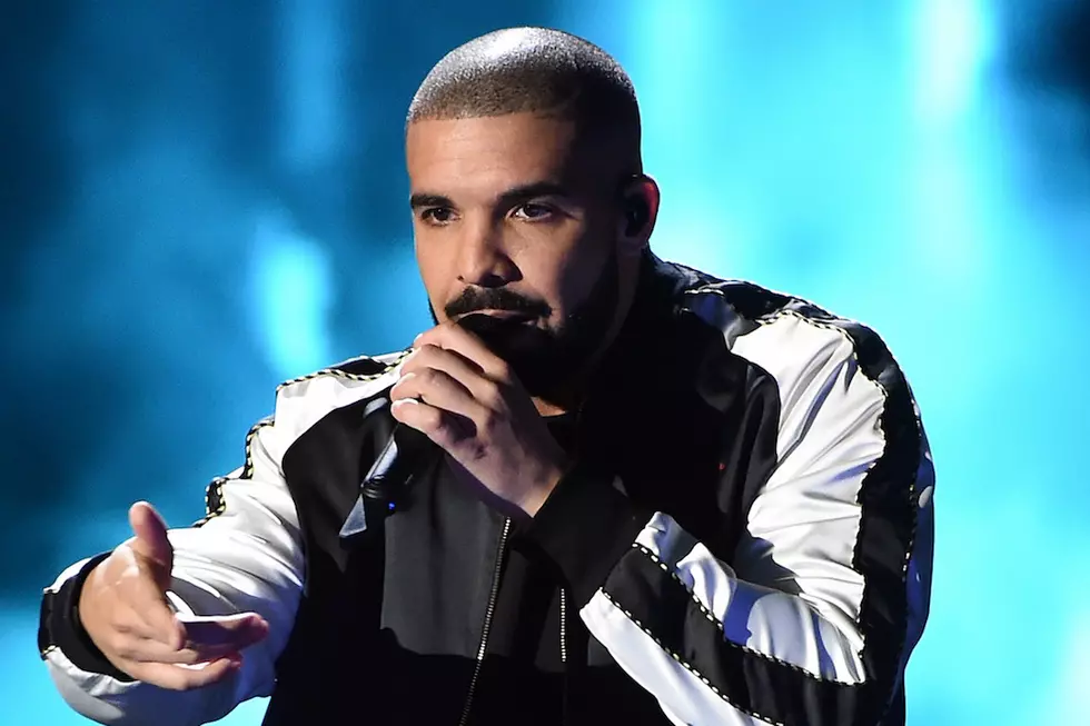 Drake Wins Favorite Hip Hop Artist at the AMAs 