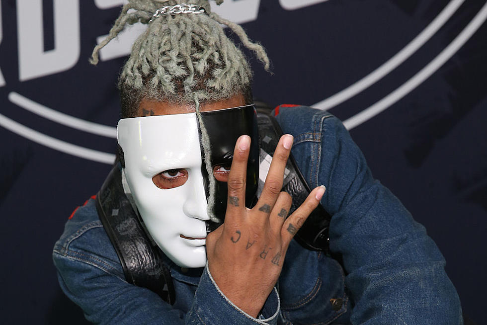 XXXTentacion Rocks Weird Black & White Mask at the BET Hip-Hop Awards