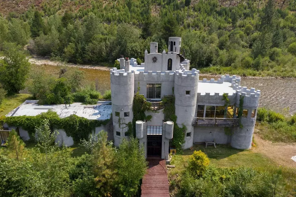 Photos via Zillow/Windermere Hamilton