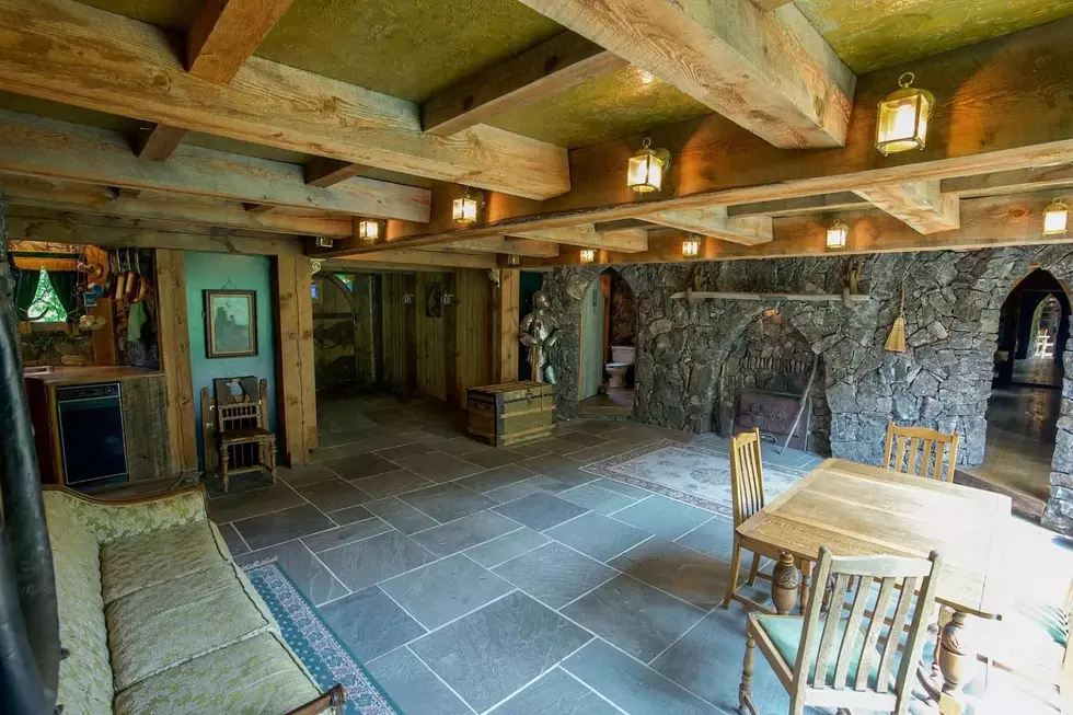Photos via Zillow/Windermere Hamilton