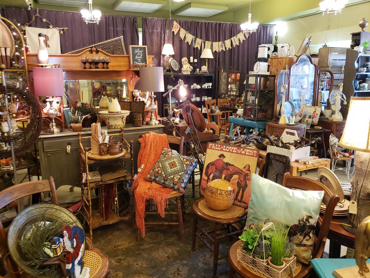 Need Gifts? Shop R&R Trading in Huntley, Montana