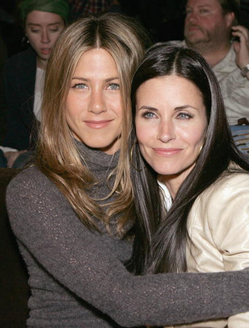 Hollywood Dirt: Are Jennifer Aniston and Courteney Cox Fueding???!!! Is Kim K. Knocked Up???!!!
