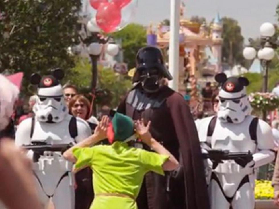 Darth Vader Faces Off With Peter Pan at the Disneyland Parade [VIDEO]