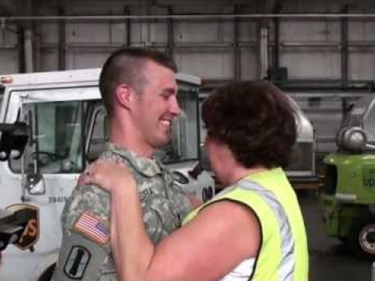 Returning Soldier Surprises His Mom At Work Video