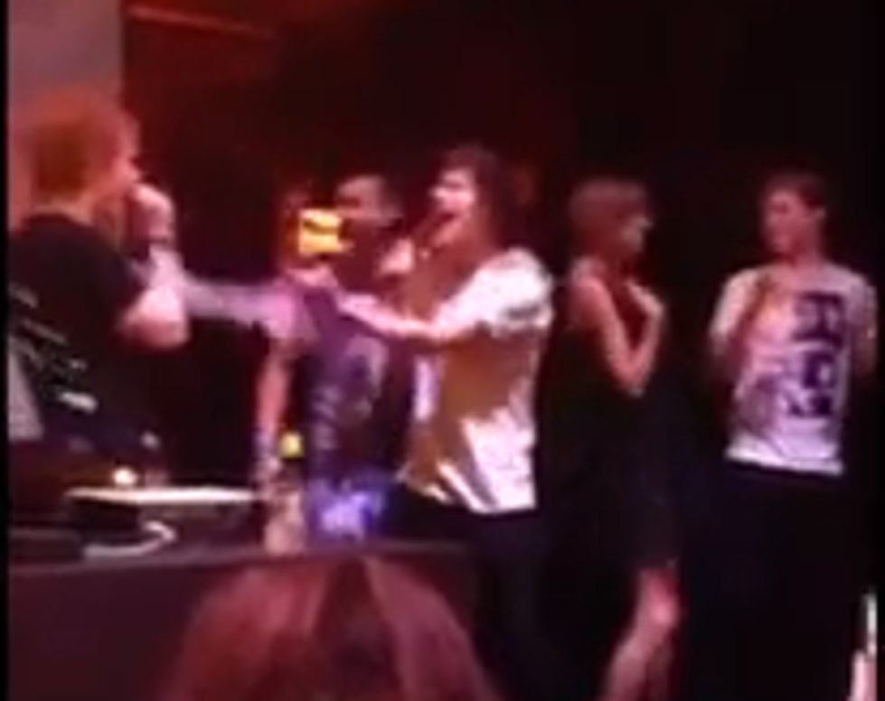 Ed Sheeran and Harry Styles Karaoke While One Direction and Taylor Swift Backup Dance [VIDEO]