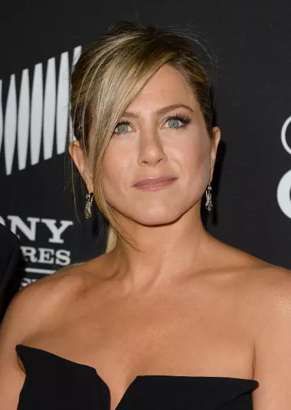 Jennifer Aniston Celebrity Upskirt Uncensored - Hollywood Dirt â€“ Kanye West Denies Cheating, Jennifer Aniston's Wedding on  Hold + More
