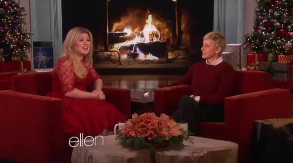 Hollywood Dirt &#8211; Kelly Clarkson Talks Morning Sickness on &#8216;Ellen&#8217; + More