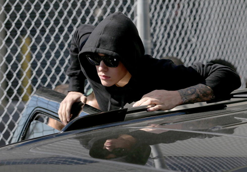 Hollywood Dirt &#8211; Justin Bieber &#8216;Cried His Eyes Out&#8217; While in Jail &#038; More