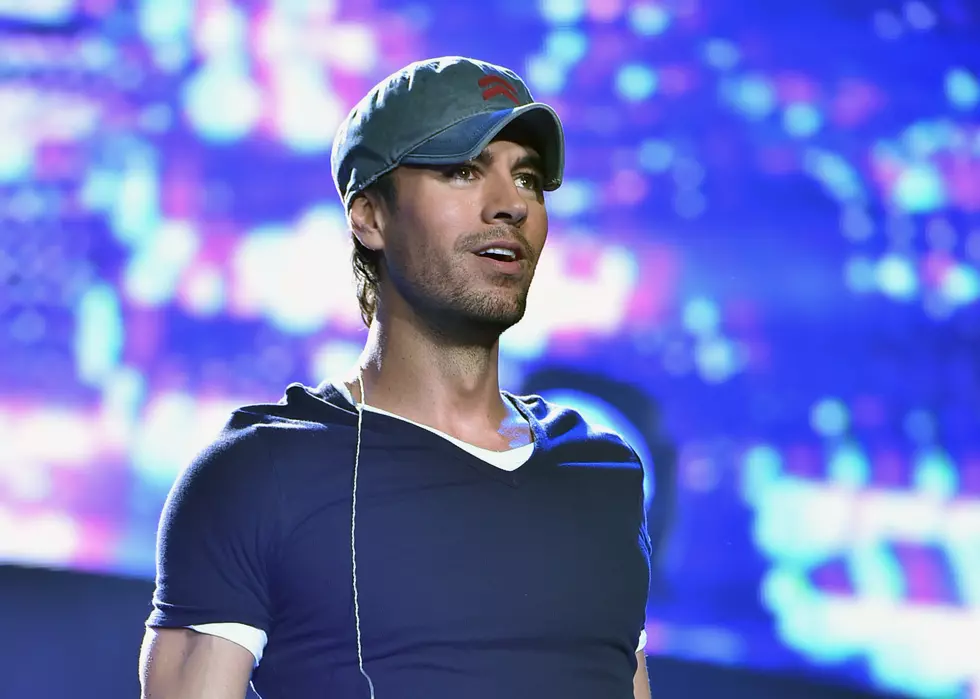 El Paso Woman Jumps on Stage During Enrique Iglesias Concert, Straddles Singer