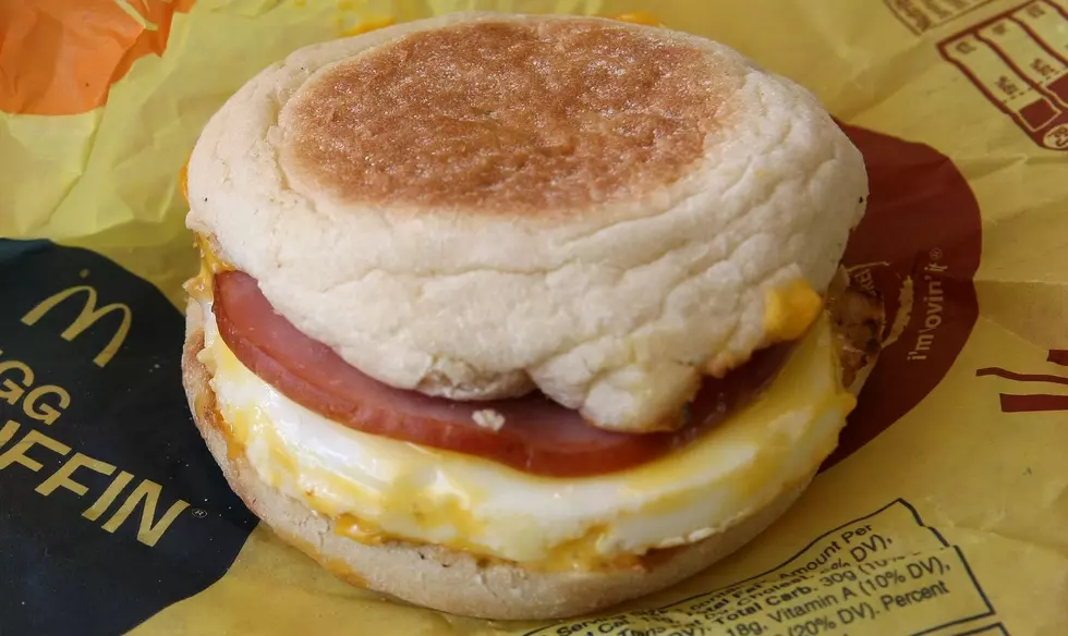 Follow These Easy Steps To Make Your Own Egg McMuffin [VIDEO]