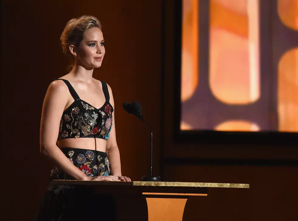 Jennifer Lawrence Reveals Her Technique to Avoid People in Public