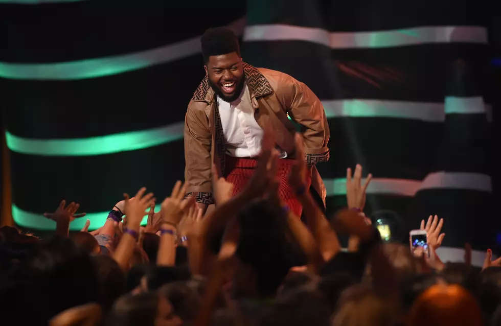 Khalid Wins Breakout Artist at 2018 Teen Choice Awards, Gives El Paso &#8216;Big Shout-out&#8217;