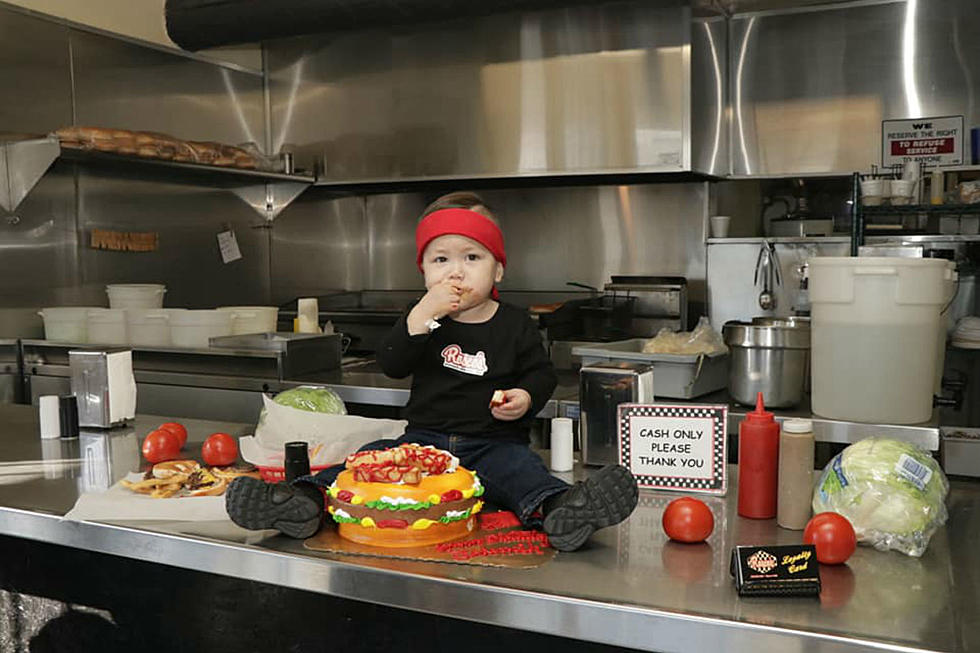 El Paso Mom Wins The Internet With Adorable Chico’s Tacos And Roscoe Burgers Baby Photo Shoot