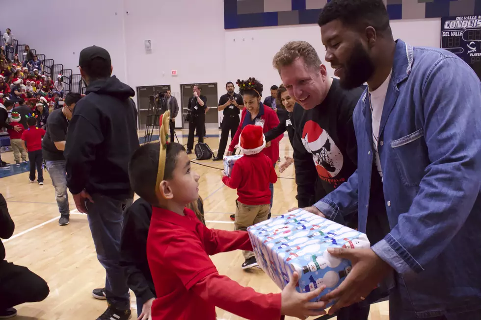 Khalid Comes Home to El Paso to Hand Out Gifts to Local Students