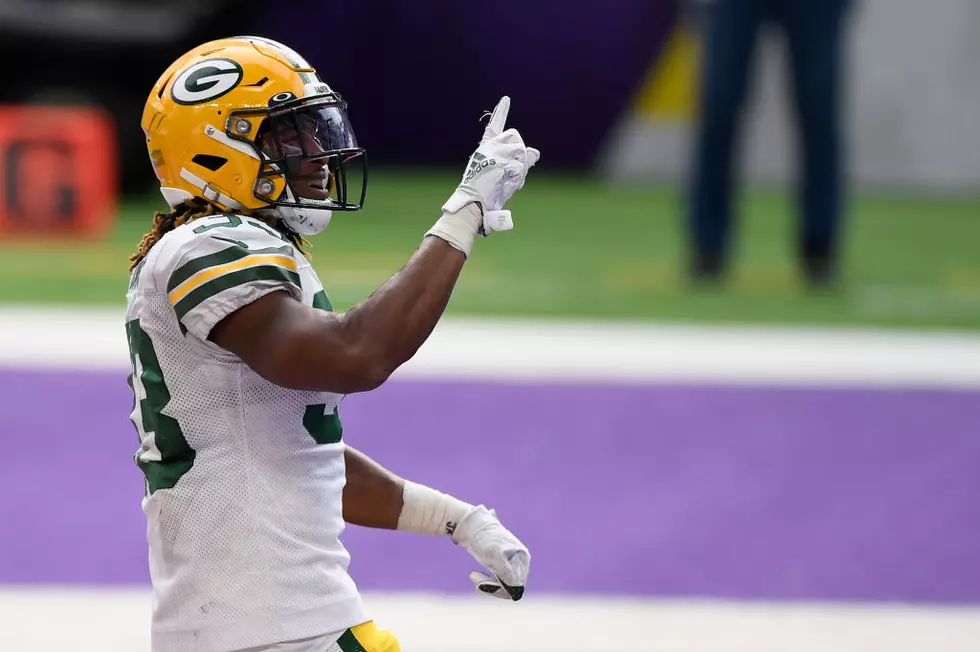 Aaron Jones Flashes El Paso Strong Sign after 1st TD of Season