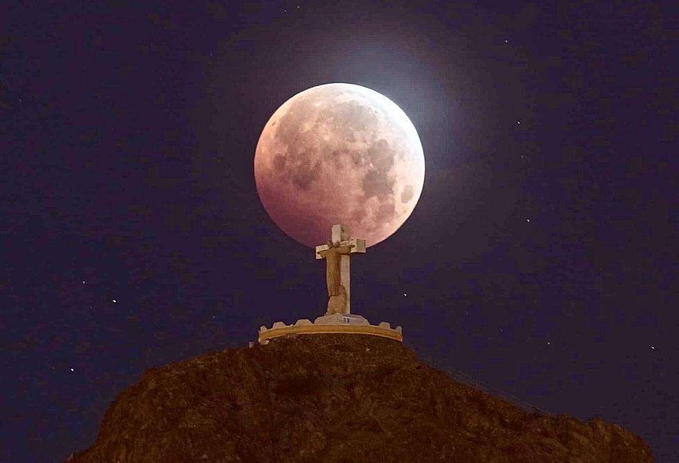 El Pasoan Captures Stunning Lunar Eclipse Behind Mt. Cristo Rey