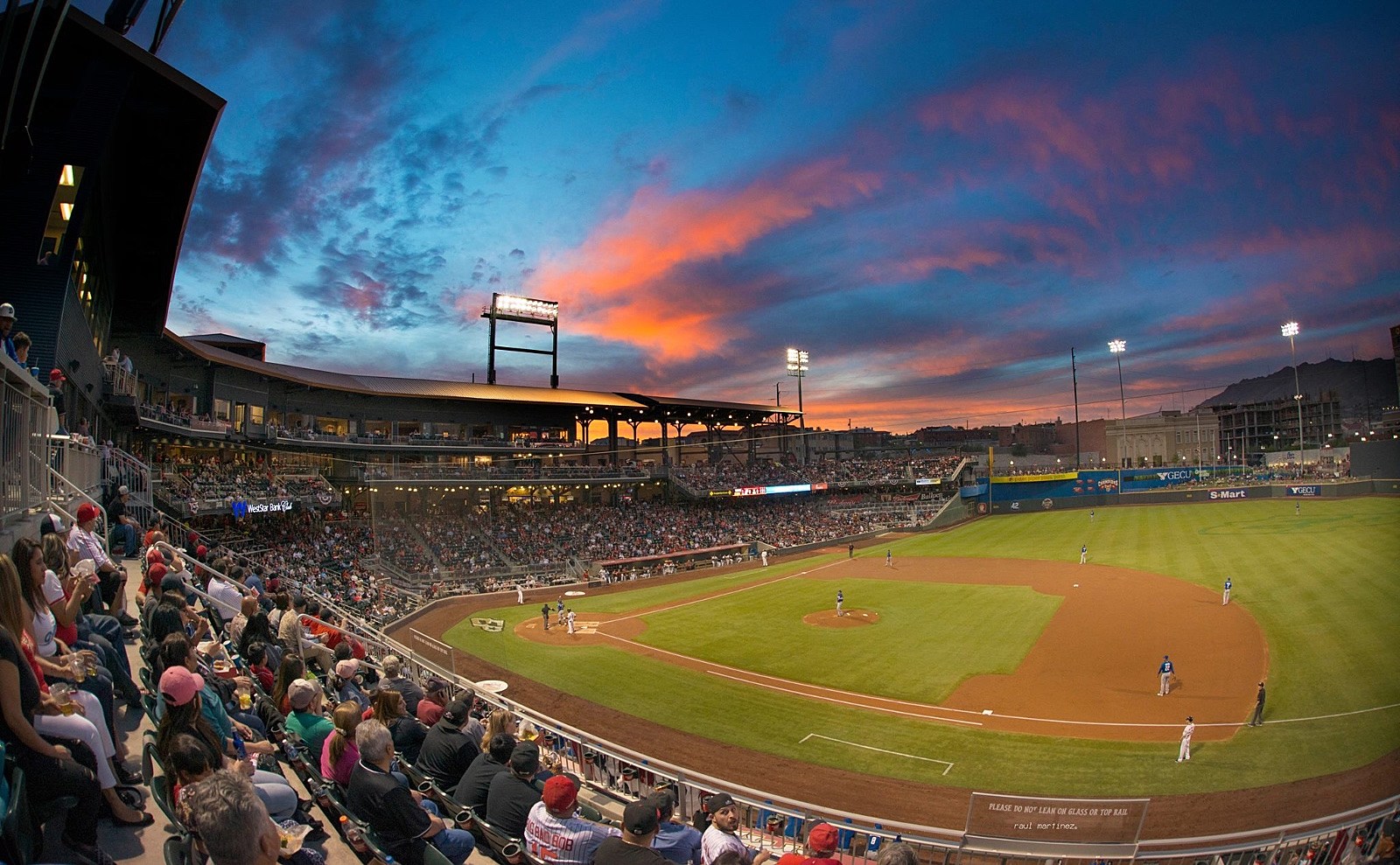 El Paso Chihuahuas fans embrace record-breaking heat to enjoy the