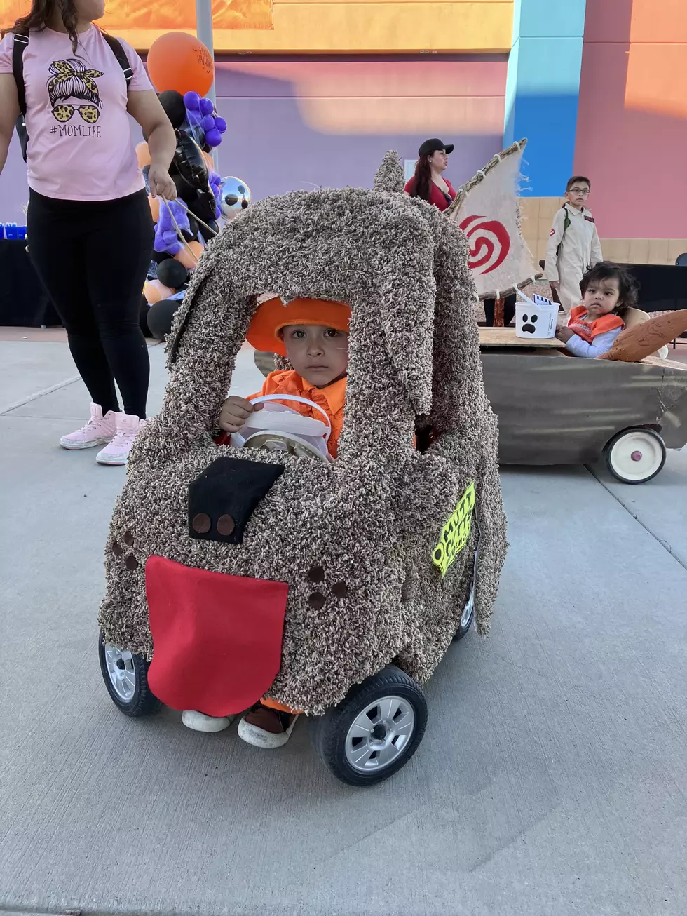 A Smart Way to Convert Your Kid&#8217;s Car Into a Dumb and Dumber Costume