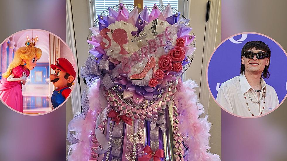 Texans Predict What This Years Homecoming Mum Craze Will Be