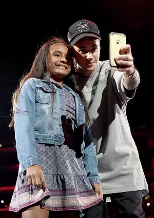 Justin Bieber Will Charge You How Much for That Selfie!?