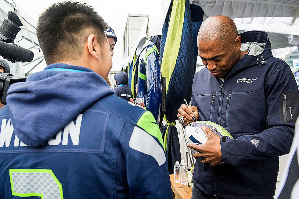 Seahawks 12 Tour in Richland Tonight 8-9pm in John Dam Plaza