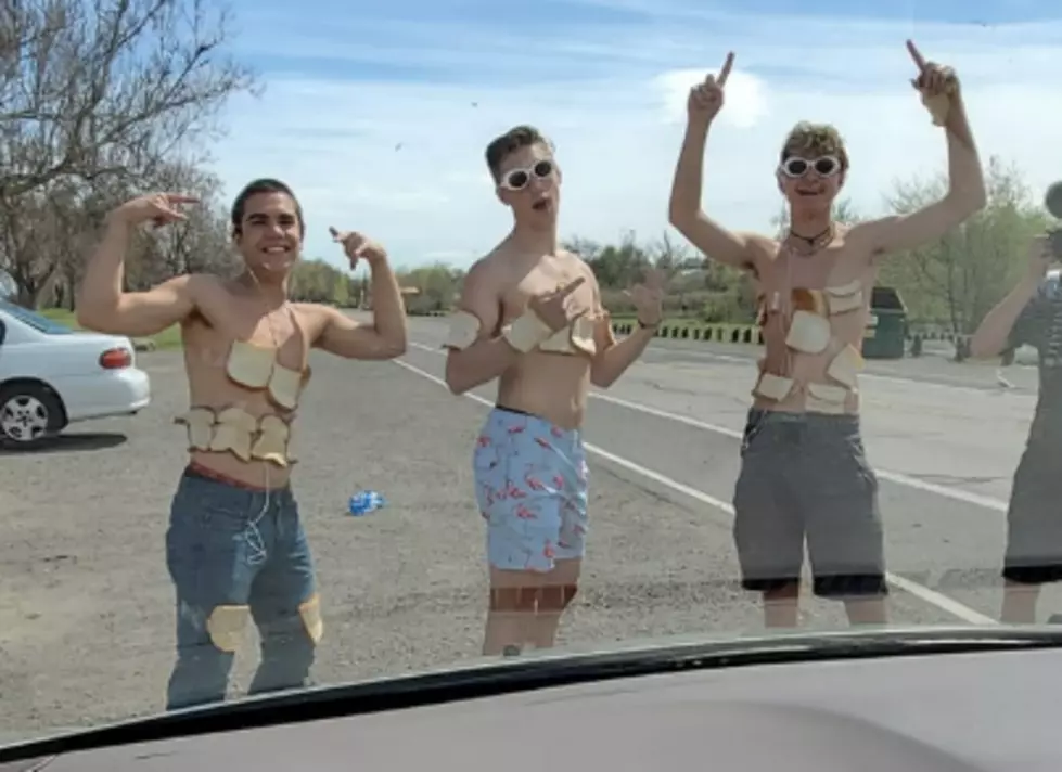 Half-Naked Teens Covered in Bread Alarm Motorists at Columbia Park