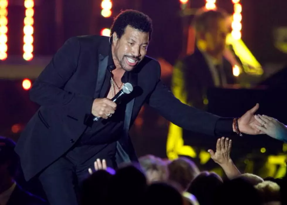 Lionel Richie: Records Duet With Country Stars
