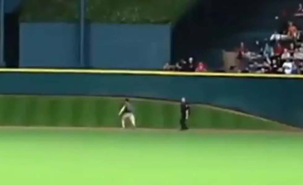 Man Runs On Field At Astro Stadium And Gets Away