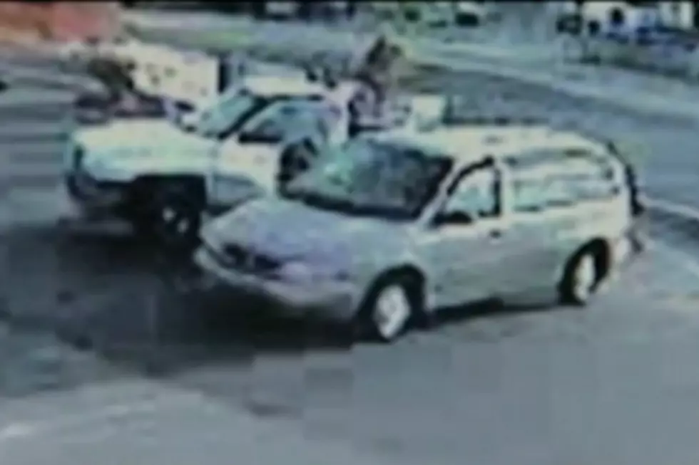 Woman Bravely Rescues Kids in Runaway Van