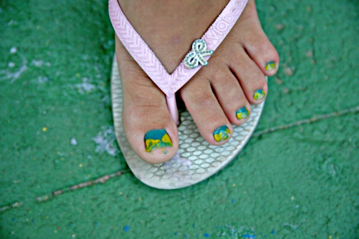 How Freshen Smelly Summer Sandals