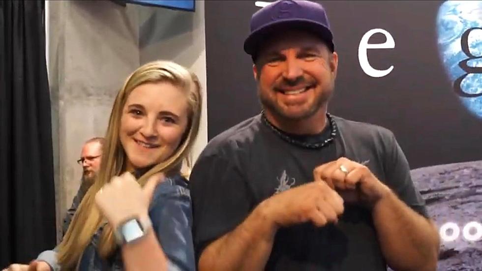 What is Garth Brooks’ Go-To Dance Move? [WATCH]