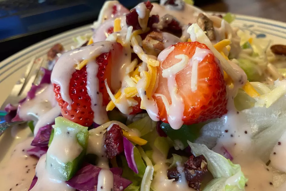 Kelly&#8217;s Delicious Strawberry Salad: Simple &#038; Good For You