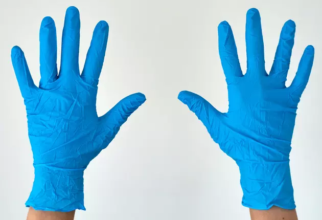 Nurse Shows Us How Gloves Don&#8217;t Help: Covid-19 [WATCH]