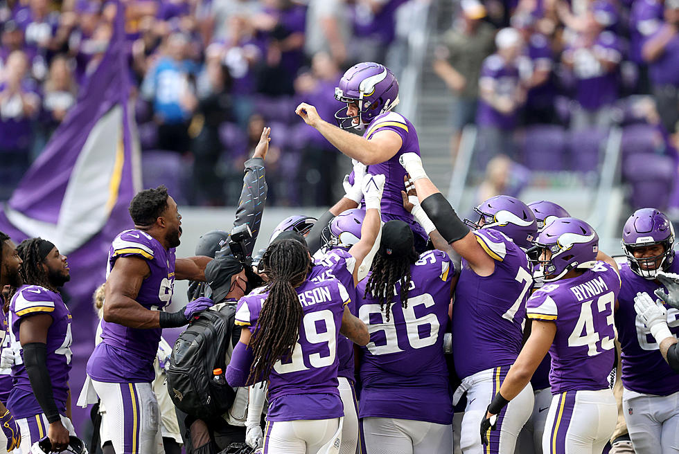 Vikings Survive Lions Rally on Joseph Field Goal at Final Gun