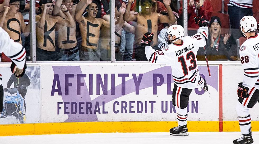 SCSU Men&#8217;s Hockey Climbs to #1, First Time Since March 2019