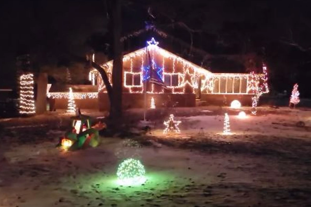 Central Minnesota House Is Emitting Nothing But Holiday Cheer!