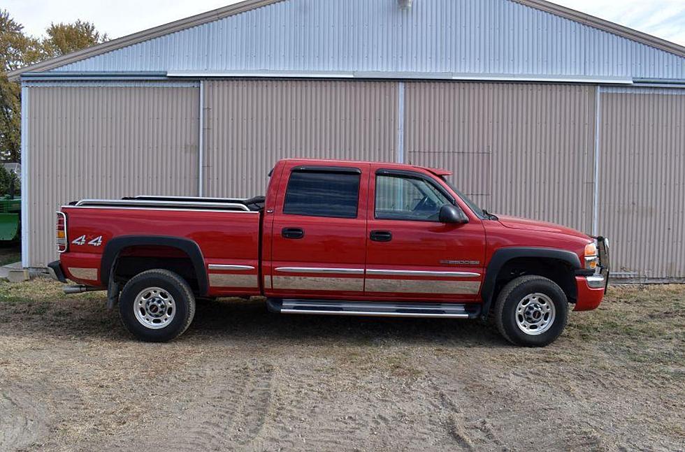 19-Year-Old Minnesota V8 Pickup Truck Sells For Nearly $42K At Auction