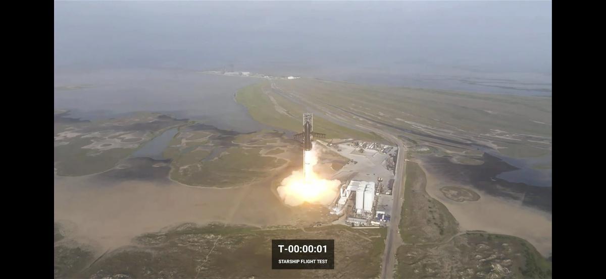 Spacex Rockets Exploded SpaceX Rocket Explodes Minutes After Launch, Still A Success